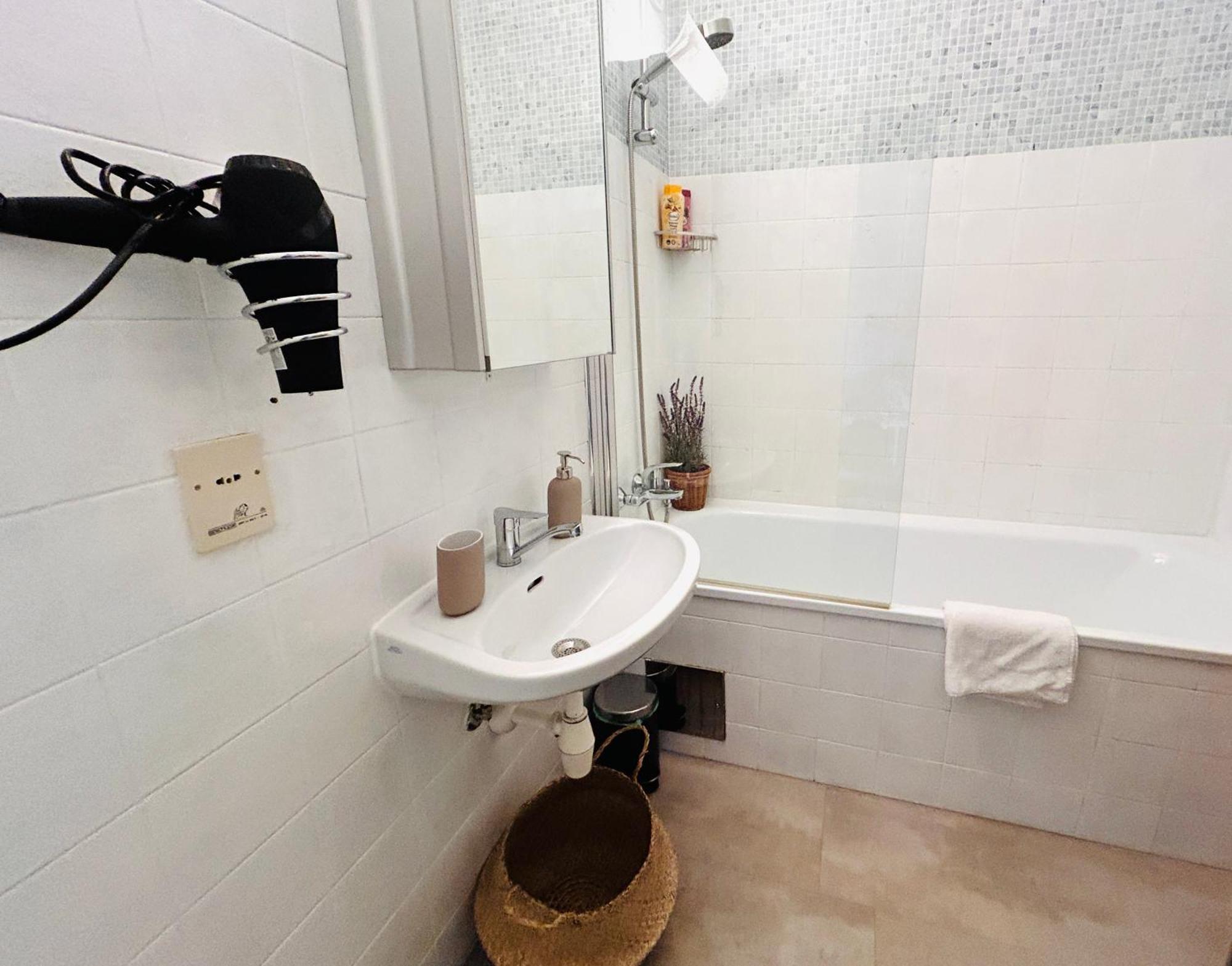 Appartment Near Schoenbrunn Wien Exteriör bild